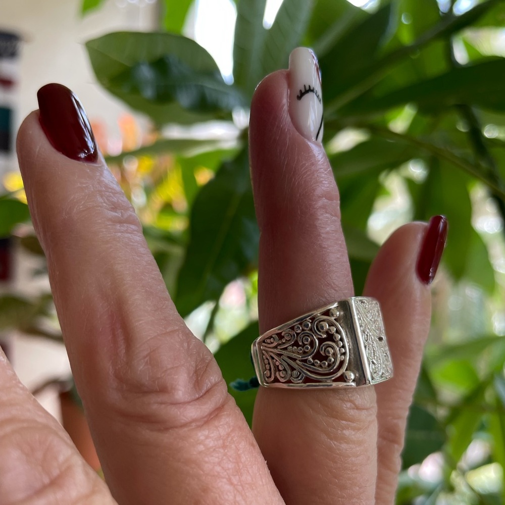 Sterling Silver Ring - Picture 4 of 16